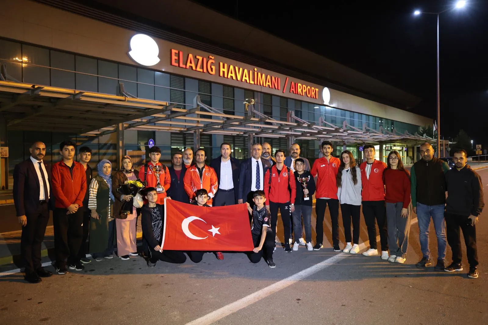 Elazığ Şampiyonlarını Coşkuyla Karşıladı