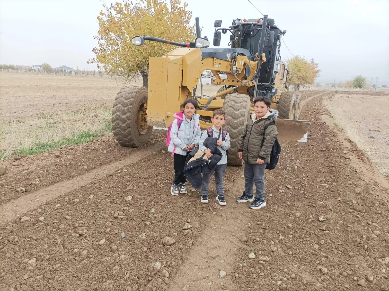 Manşet: Elazığ İl Özel İdaresinden Yedigöze Köyü Öğrenci Servis Güzergahında Yol Güvenliği Çalışması