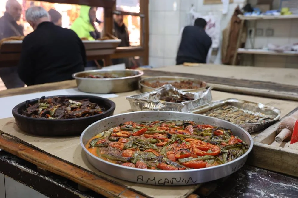 Elazığ'da fırıncıların yoğun Ramazan mesaisi devam ediyor