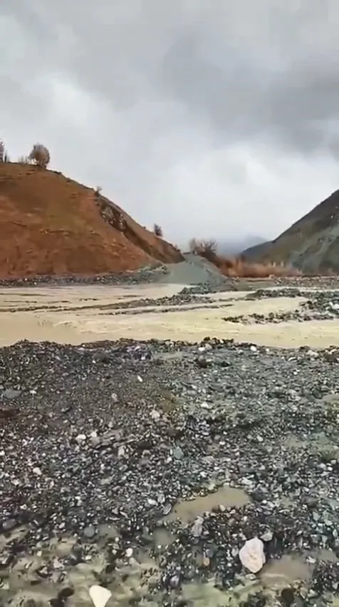 Heyelan nedeniyle açılan alternatif yol sular altında kaldı