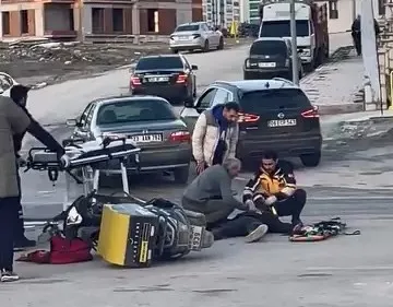 Çaydaçıra'da motosiklet ve otomobil çarpıştı
