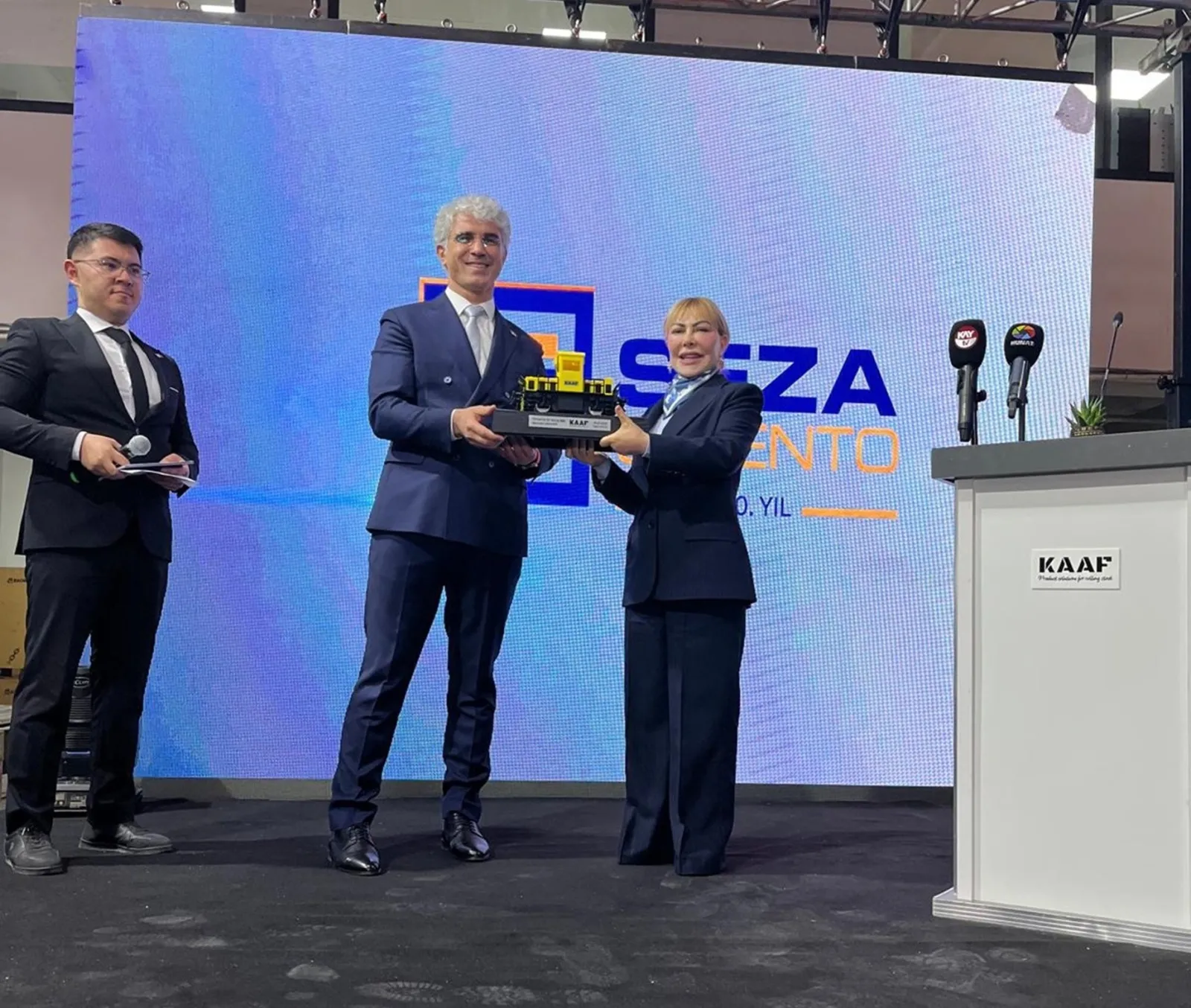 Seza Çimento Türkiye’nin İlk Yerli Ve Milli Lokomotifini Satın Aldı