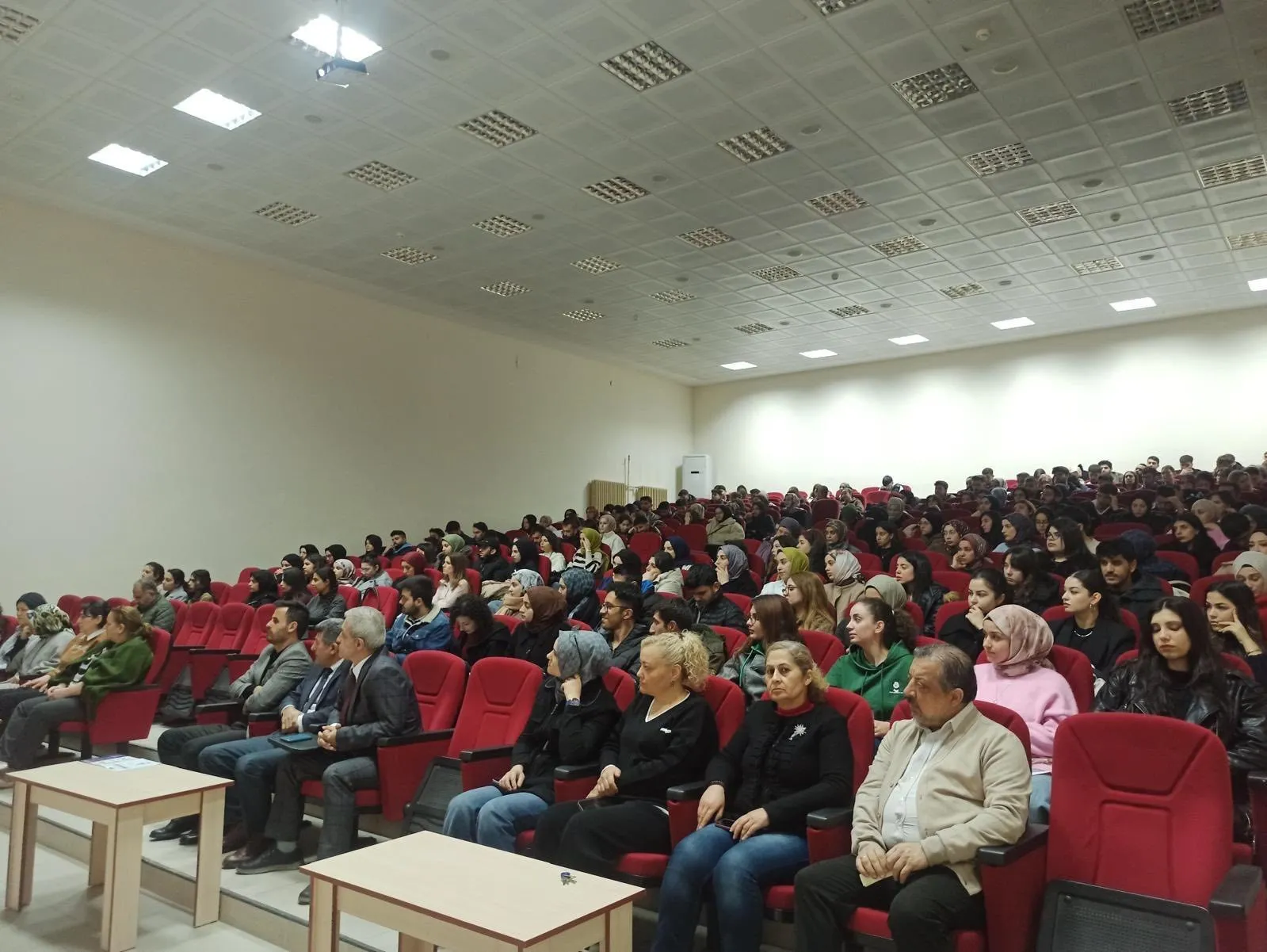 Üniversite Öğrencilerine 'Kadına Yönelik Şiddetle Mücadele' Semineri