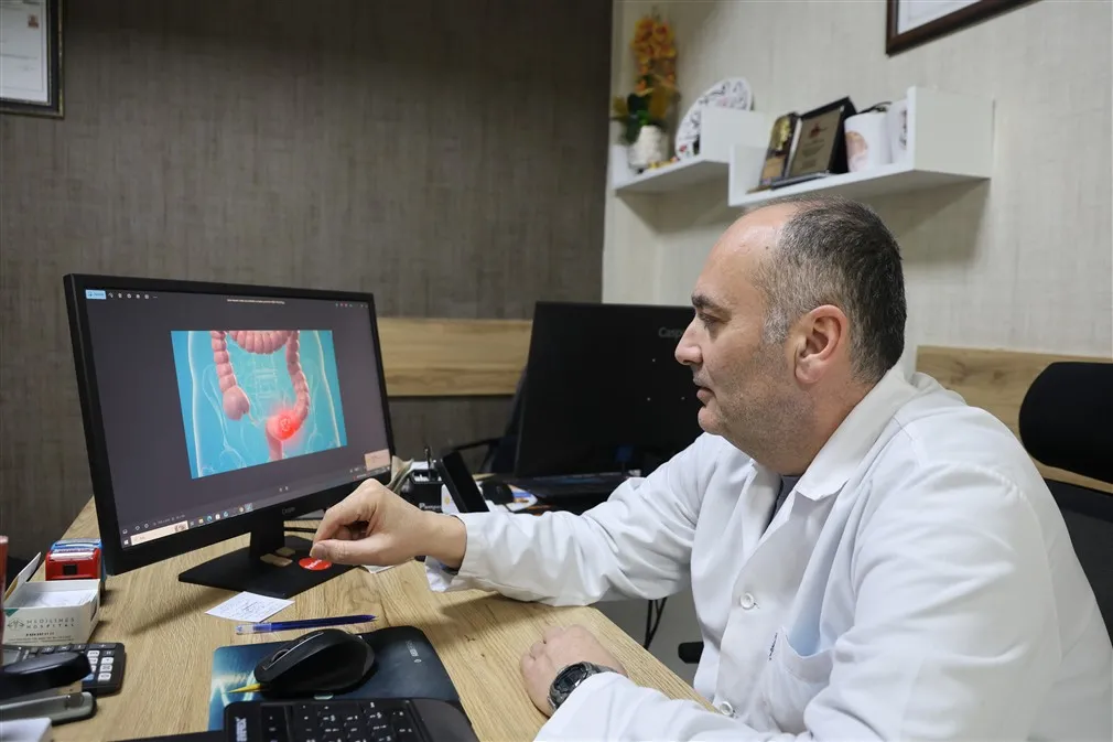 Op. Dr. Baysal: "Özellikle gençlerde son 5 yılda rektum kanseri 4 kat, kalın bağırsak kanseri 2 kat daha fazla görülmeye başlanmıştır"
